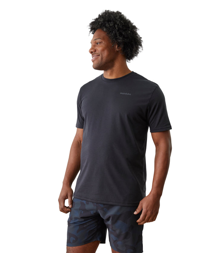 Vinyassa Tee Men - Blackout - Front View - Gallery Image 1 | Manduka | Eco Yoga Store