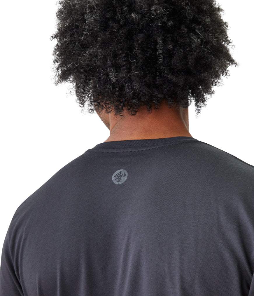 Vinyassa Tee Men - Blackout - Rear View - Gallery Image 4 | Manduka | Eco Yoga Store